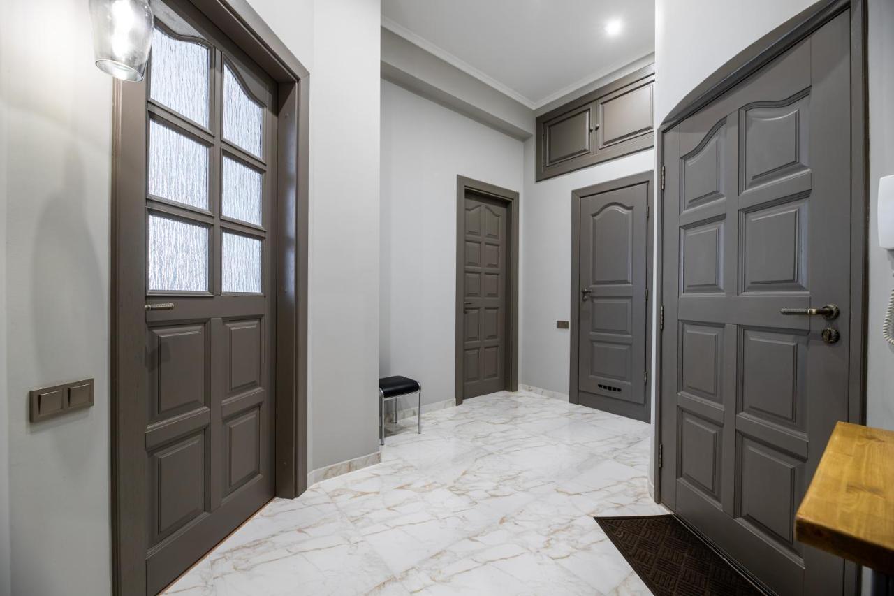 3 Room Apartments On Galytska Lviv Exterior photo