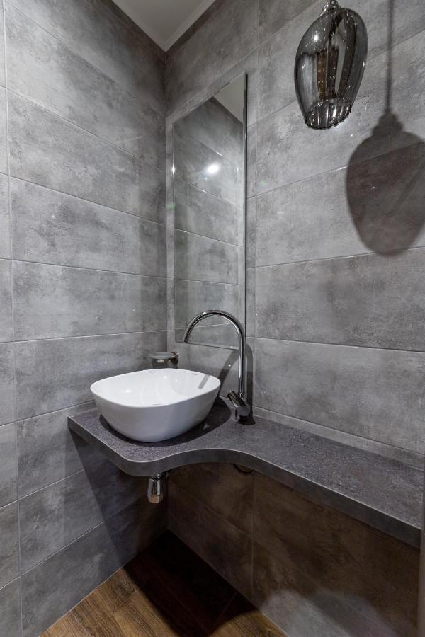 3 Room Apartments On Galytska Lviv Exterior photo