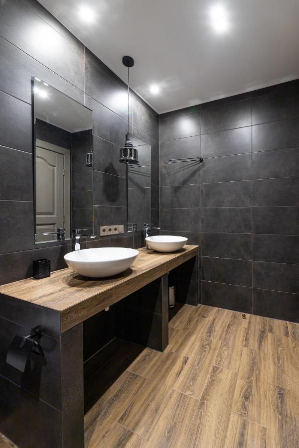 3 Room Apartments On Galytska Lviv Exterior photo