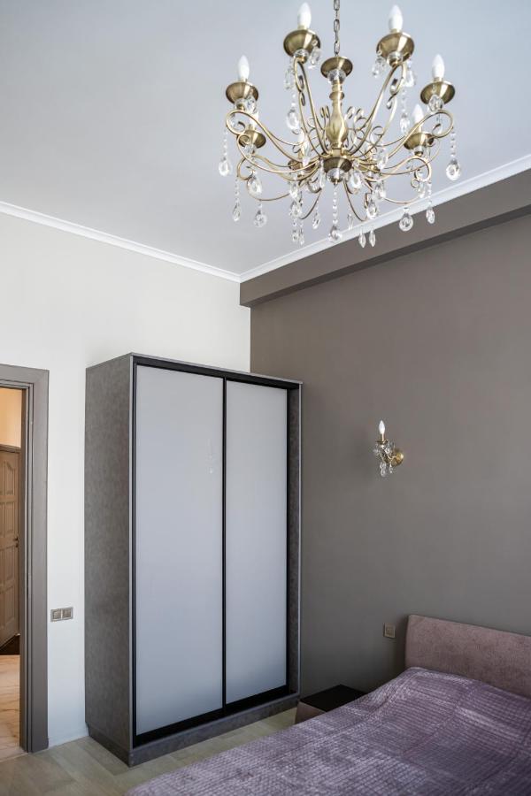 3 Room Apartments On Galytska Lviv Exterior photo